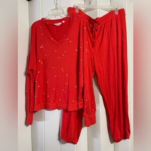 Jogger and top set. Size large Candace Cameron Bure Red w metallic print EUC.